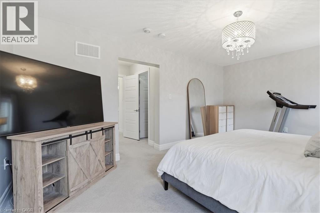 328 Shady Glen Crescent, Kitchener, ON - Indoor Photo Showing Bedroom