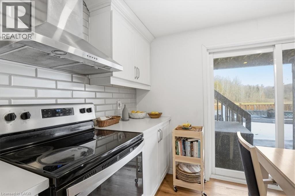 328 Shady Glen Crescent, Kitchener, ON - Indoor Photo Showing Kitchen