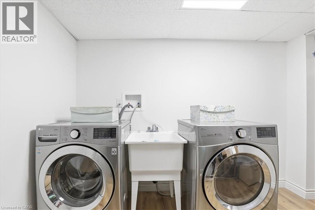328 Shady Glen Crescent, Kitchener, ON - Indoor Photo Showing Laundry Room