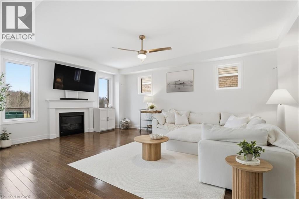 328 Shady Glen Crescent, Kitchener, ON - Indoor Photo Showing Living Room With Fireplace