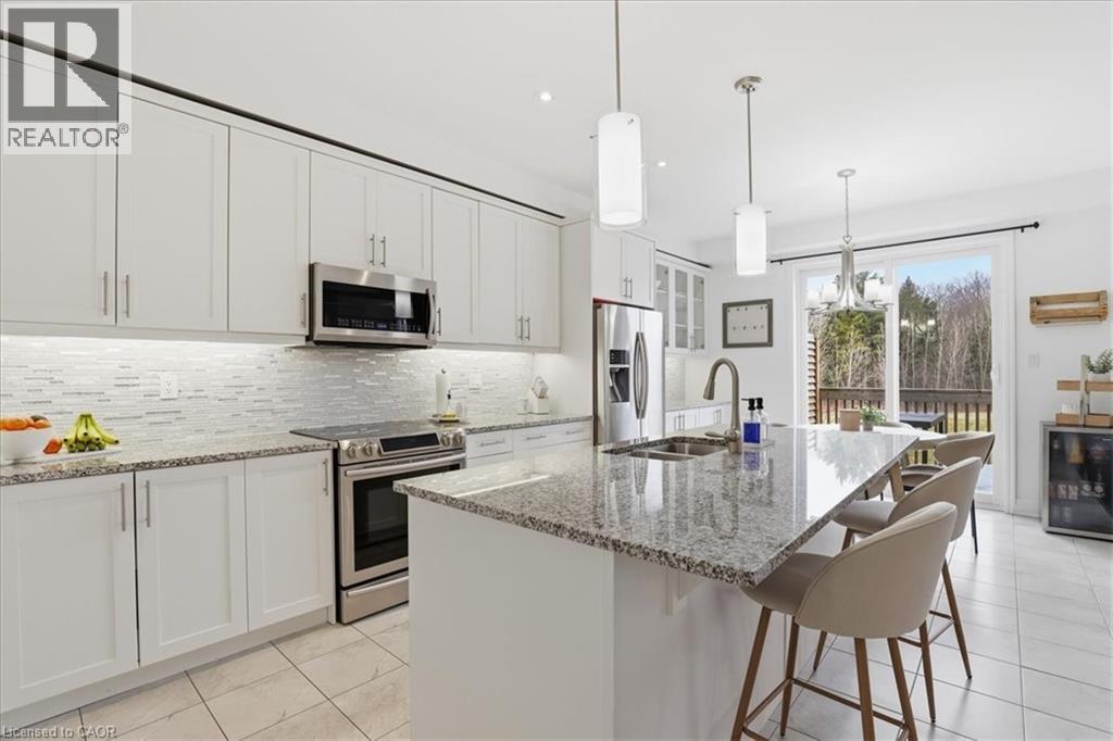 328 Shady Glen Crescent, Kitchener, ON - Indoor Photo Showing Kitchen With Double Sink With Upgraded Kitchen