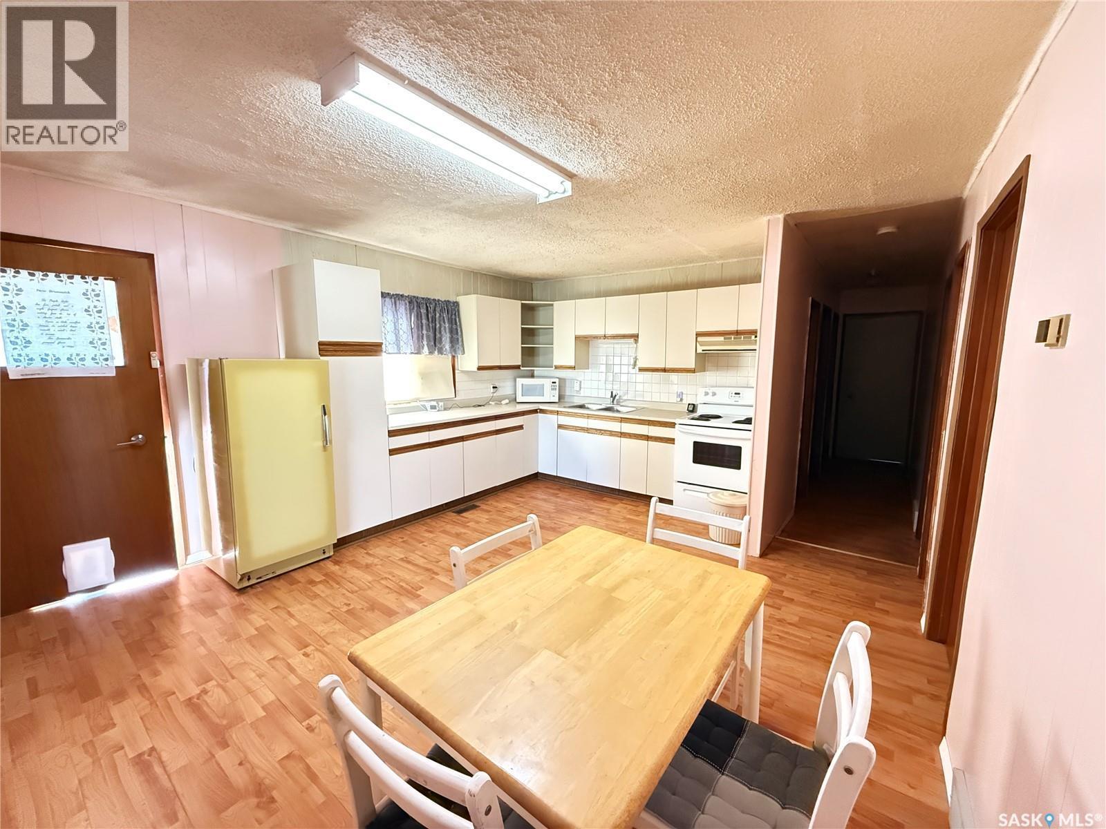 108 2Nd Avenue S, Macrorie, SK - Indoor Photo Showing Kitchen