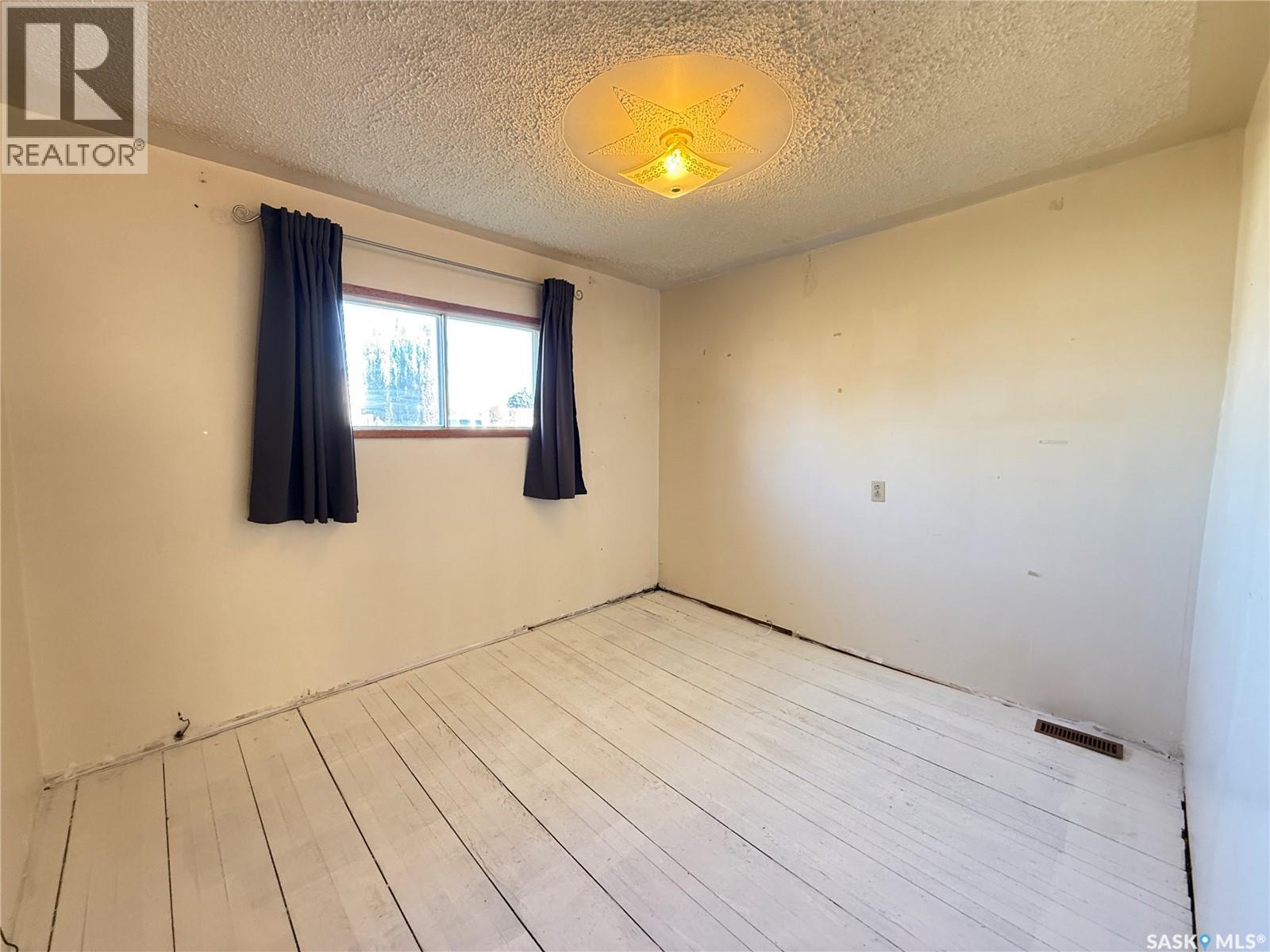 108 2Nd Avenue S, Macrorie, SK - Indoor Photo Showing Other Room