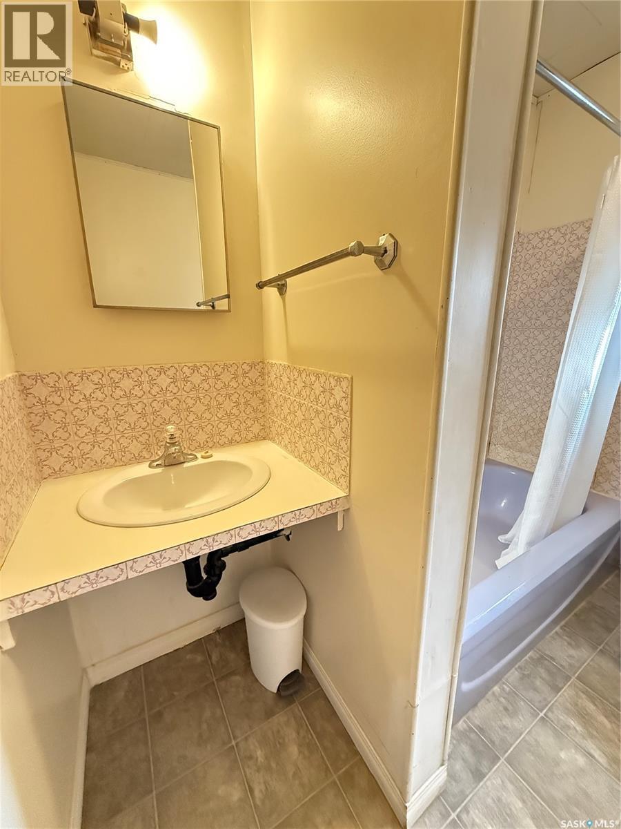 108 2Nd Avenue S, Macrorie, SK - Indoor Photo Showing Bathroom