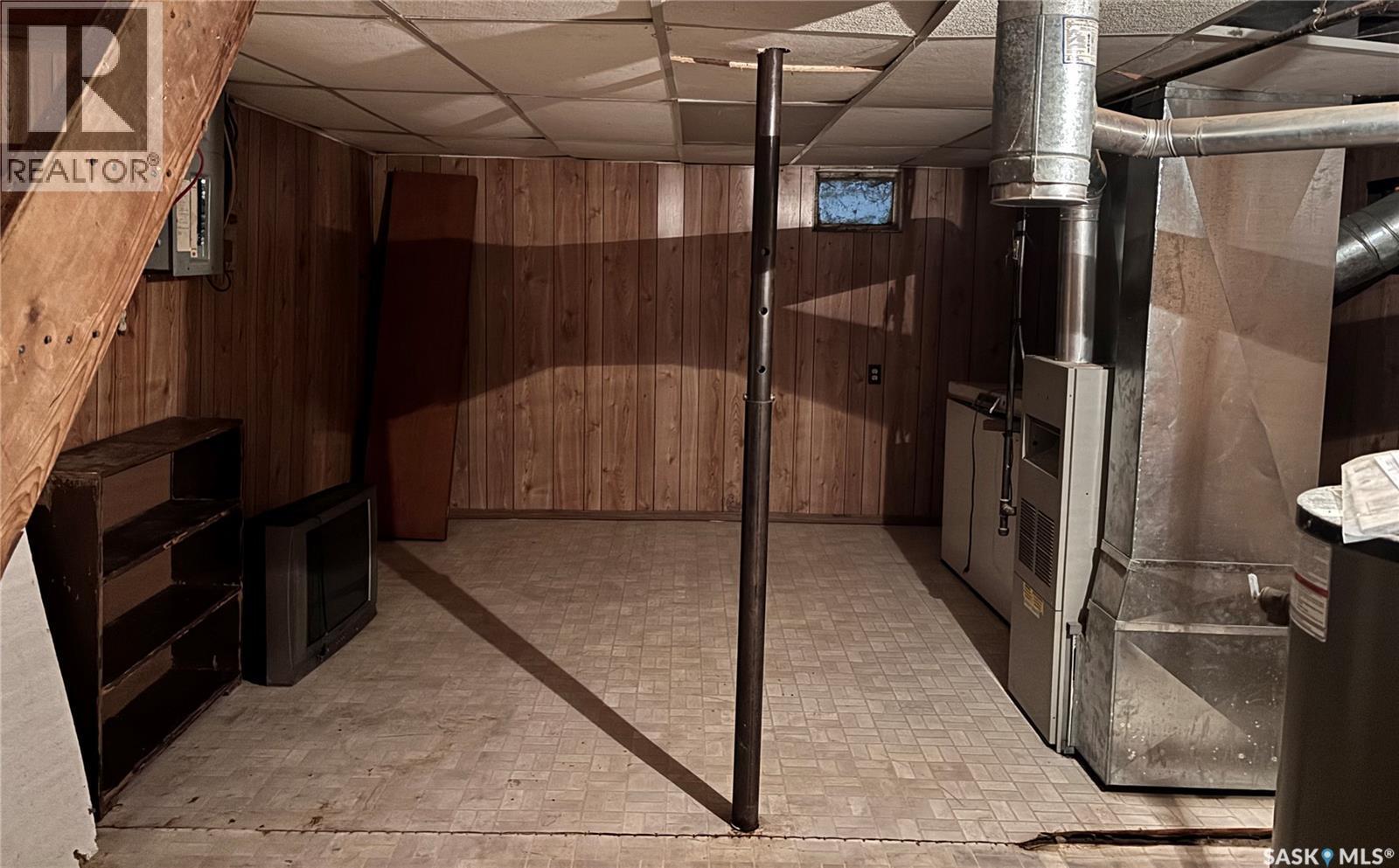 108 2Nd Avenue S, Macrorie, SK - Indoor