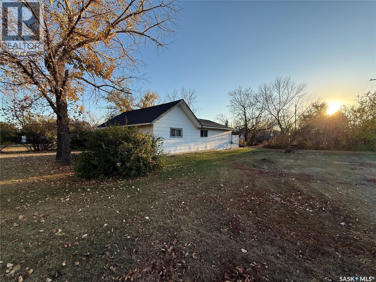 108 2Nd Avenue S, Macrorie, SK - Outdoor