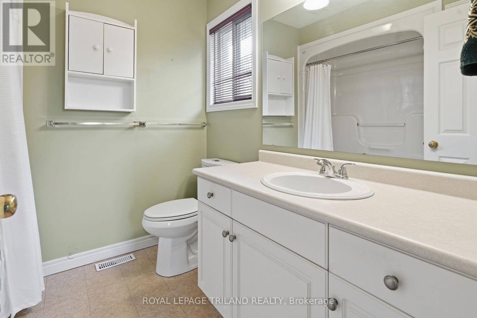 10 - 20 Windemere Place, St. Thomas, ON - Indoor Photo Showing Bathroom