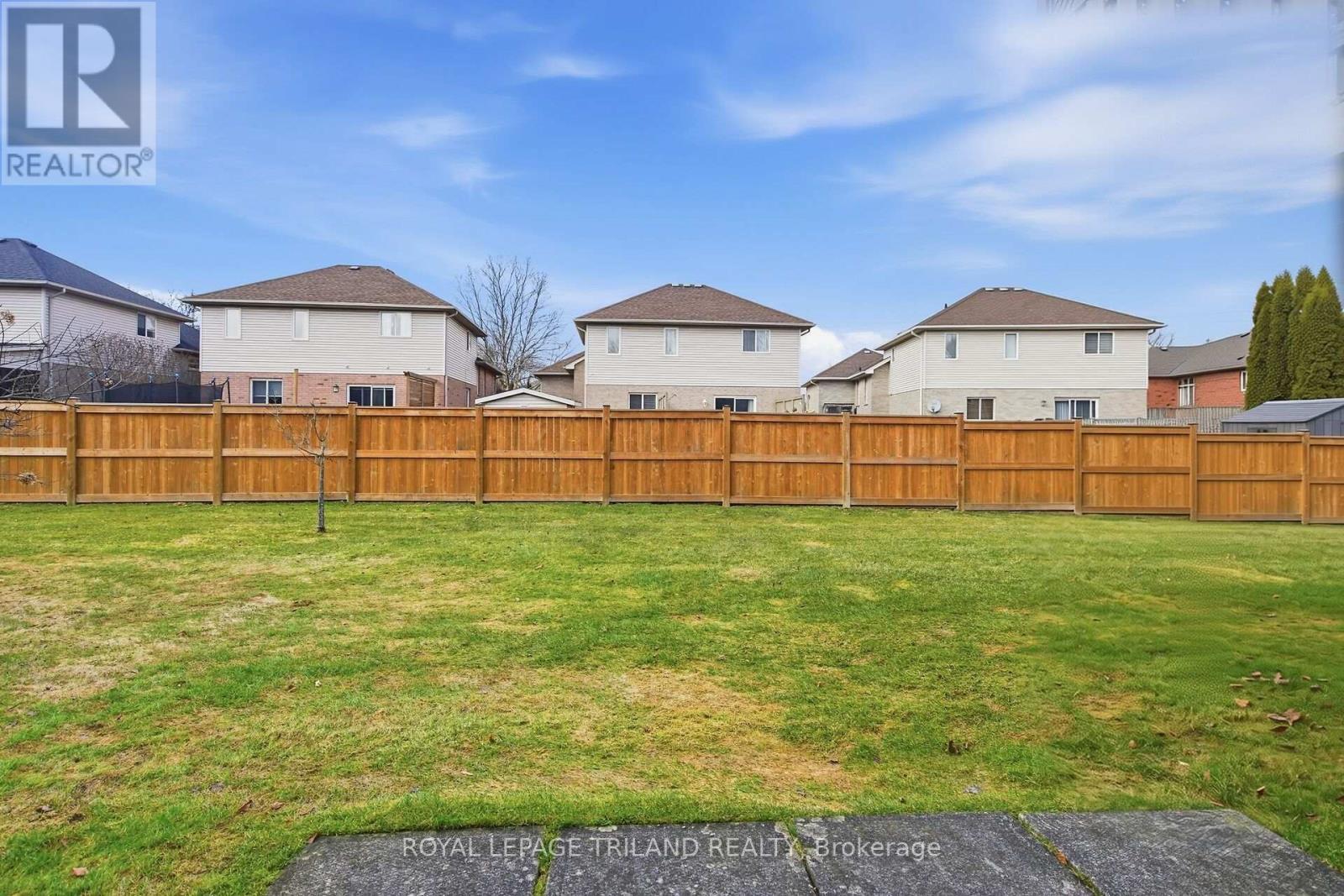 10 - 20 Windemere Place, St. Thomas, ON - Outdoor With Backyard