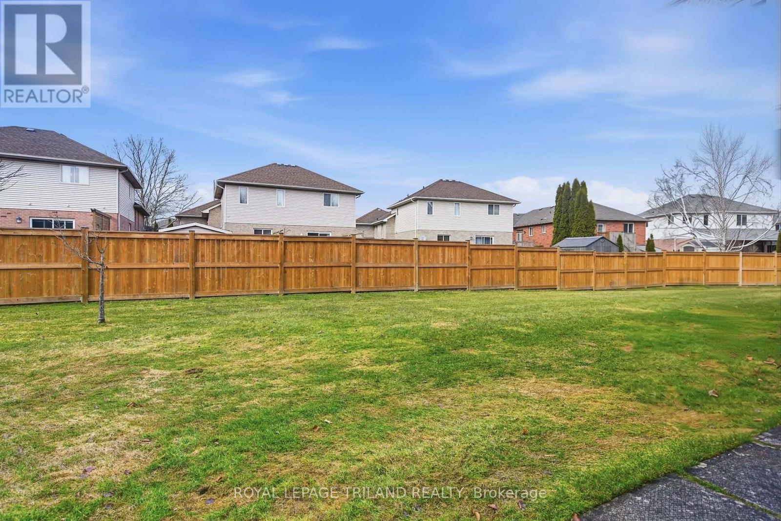 10 - 20 Windemere Place, St. Thomas, ON - Outdoor With Backyard