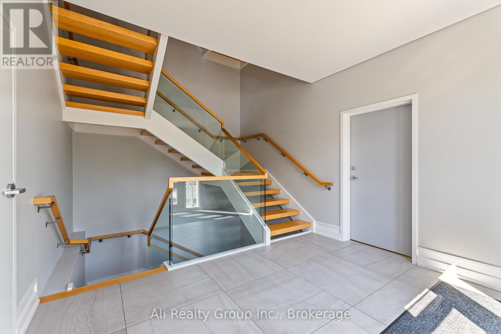 69 Donald Street, Ottawa, ON - Indoor Photo Showing Other Room