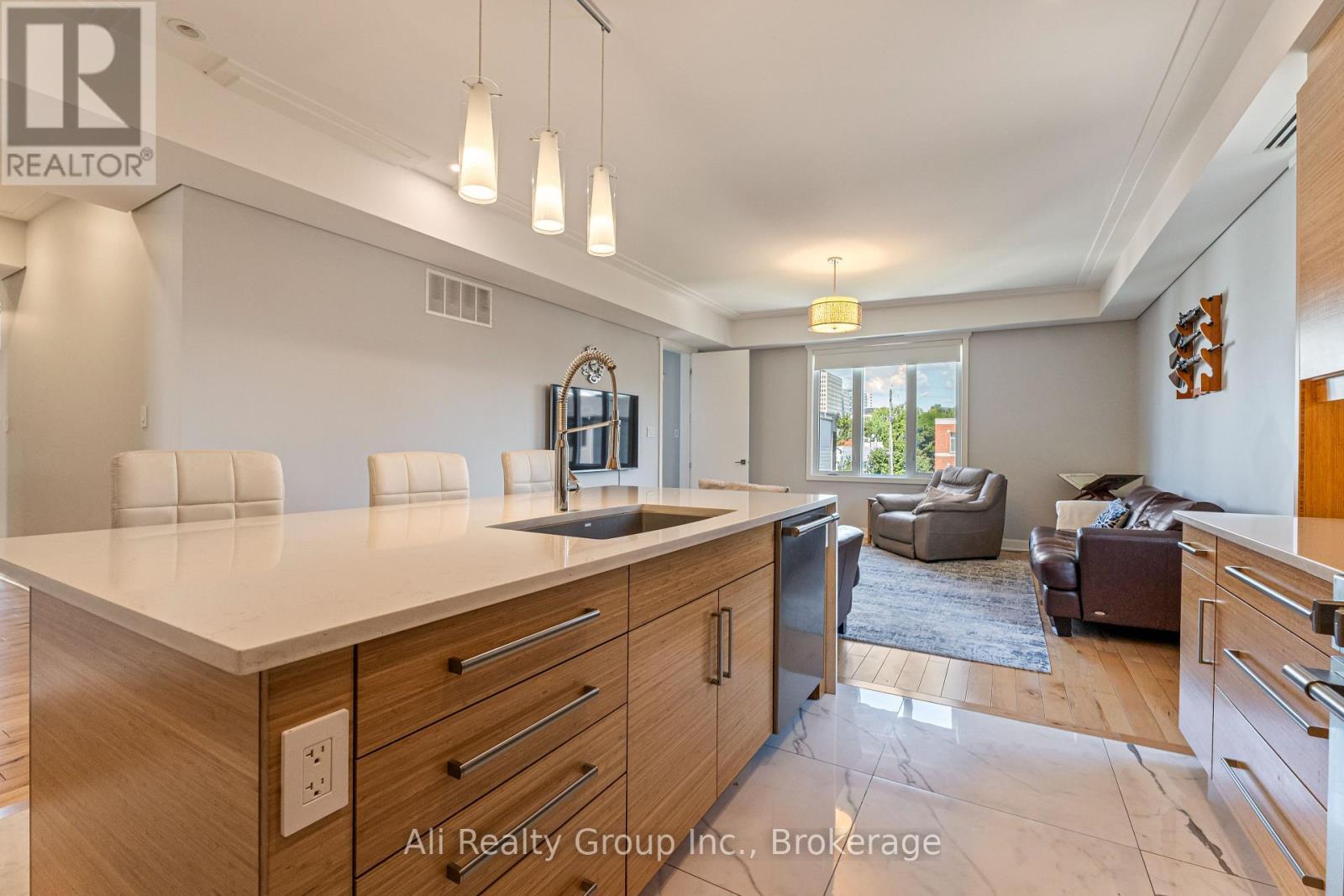 69 Donald Street, Ottawa, ON - Indoor Photo Showing Kitchen