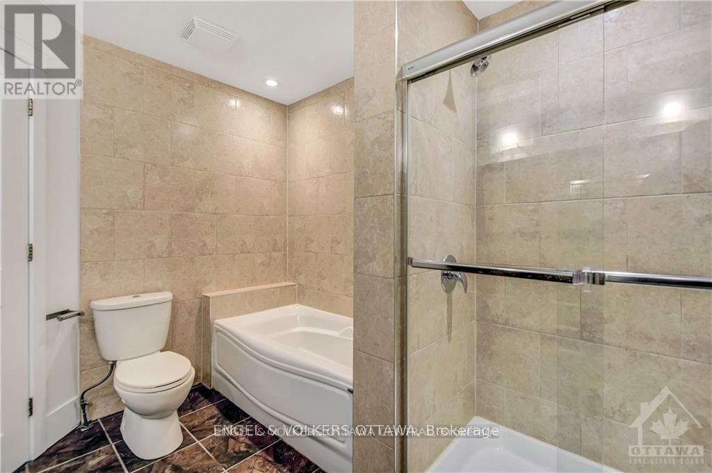 144 Montauk, Ottawa, ON - Indoor Photo Showing Bathroom