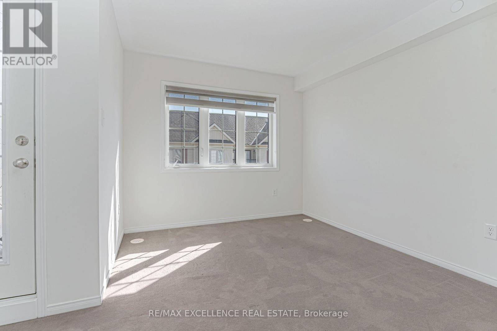 34 Pony Path, Oshawa, ON - Indoor Photo Showing Other Room