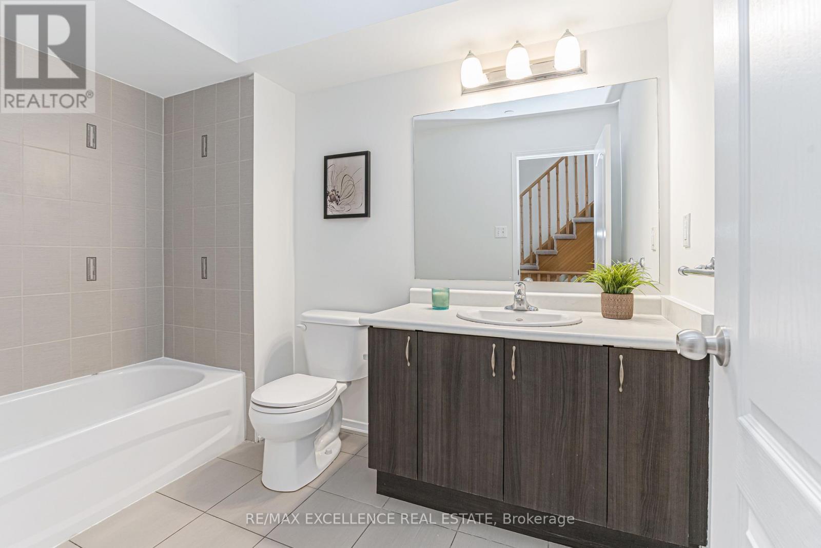 34 Pony Path, Oshawa, ON - Indoor Photo Showing Bathroom