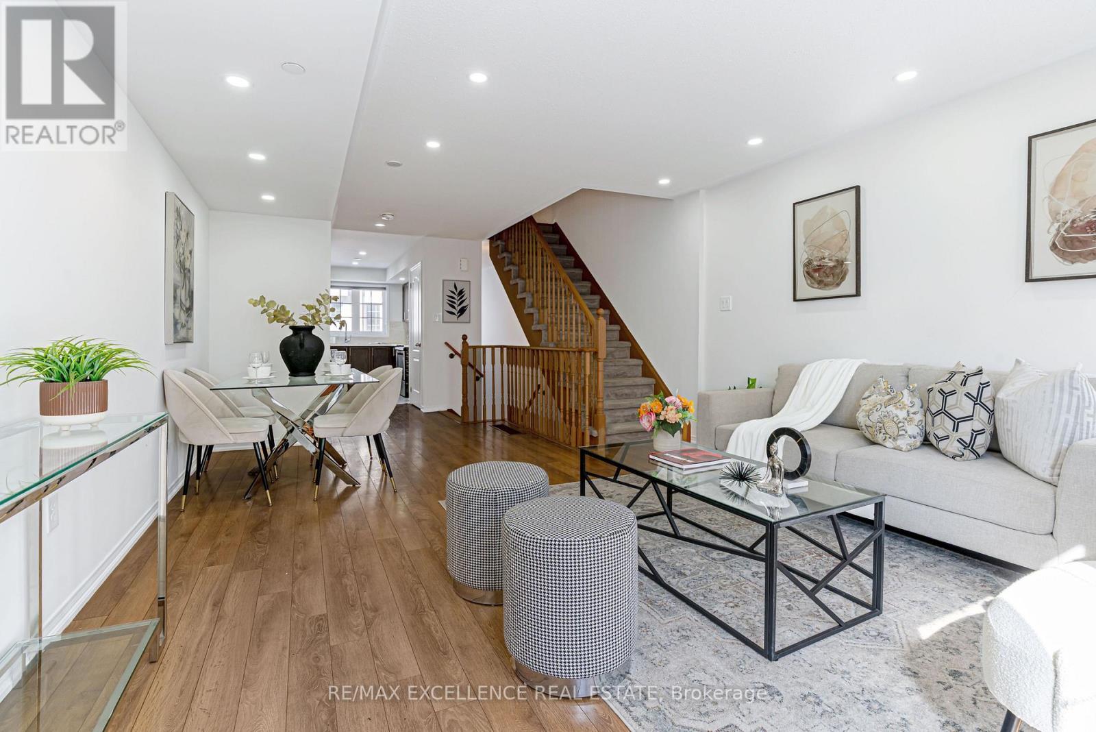 34 Pony Path, Oshawa, ON - Indoor Photo Showing Living Room