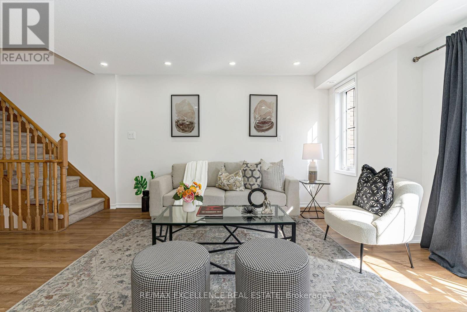 34 Pony Path, Oshawa, ON - Indoor Photo Showing Living Room