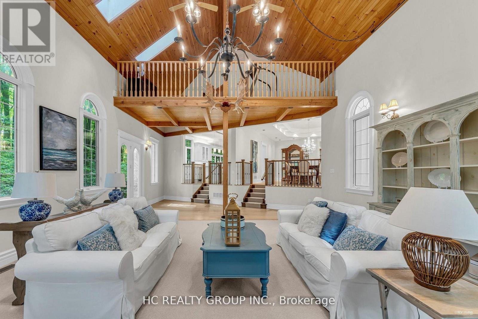 59 Elderberry Trail, Aurora, ON - Indoor Photo Showing Living Room