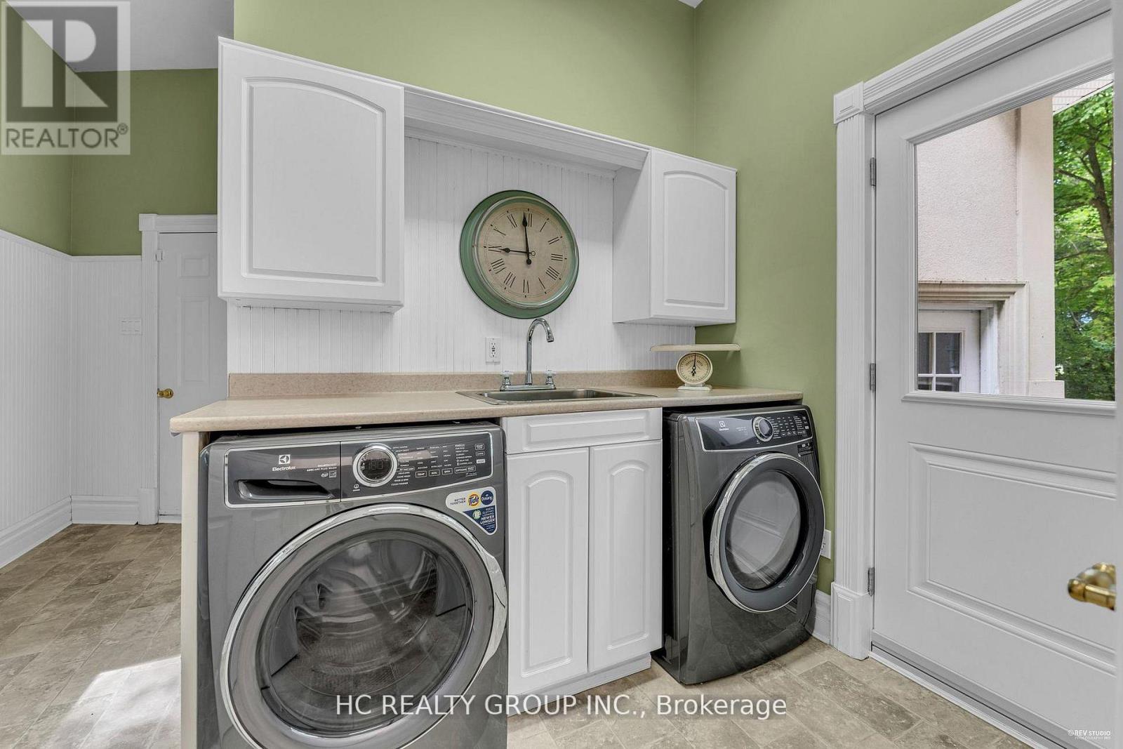 59 Elderberry Trail, Aurora, ON - Indoor Photo Showing Laundry Room