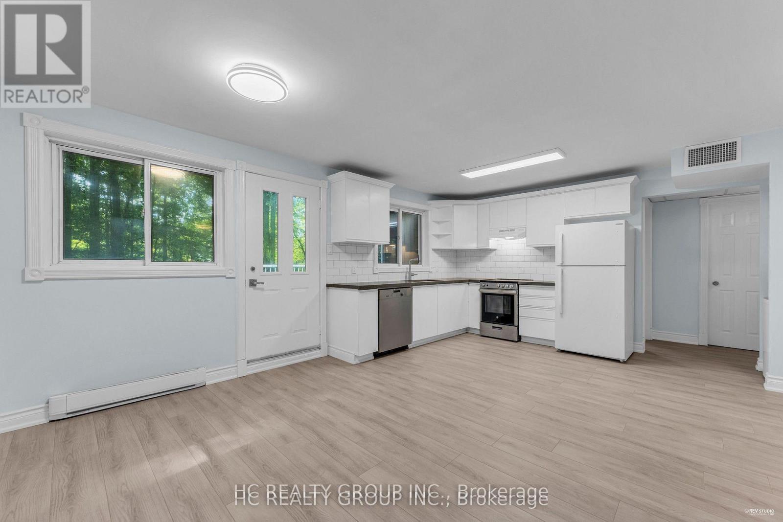 59 Elderberry Trail, Aurora, ON - Indoor Photo Showing Kitchen