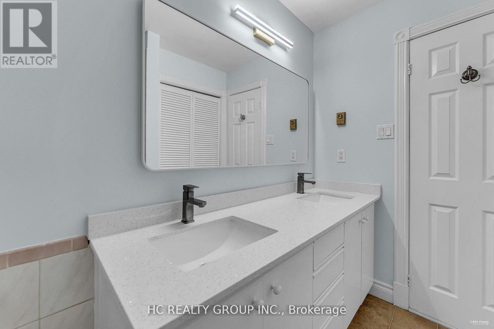 59 Elderberry Trail, Aurora, ON - Indoor Photo Showing Bathroom
