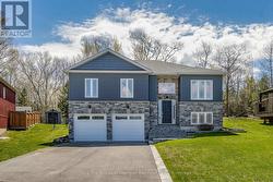 11 RALPH DALTON BOULEVARD Tay (Victoria Harbour), ON L0K 2A0