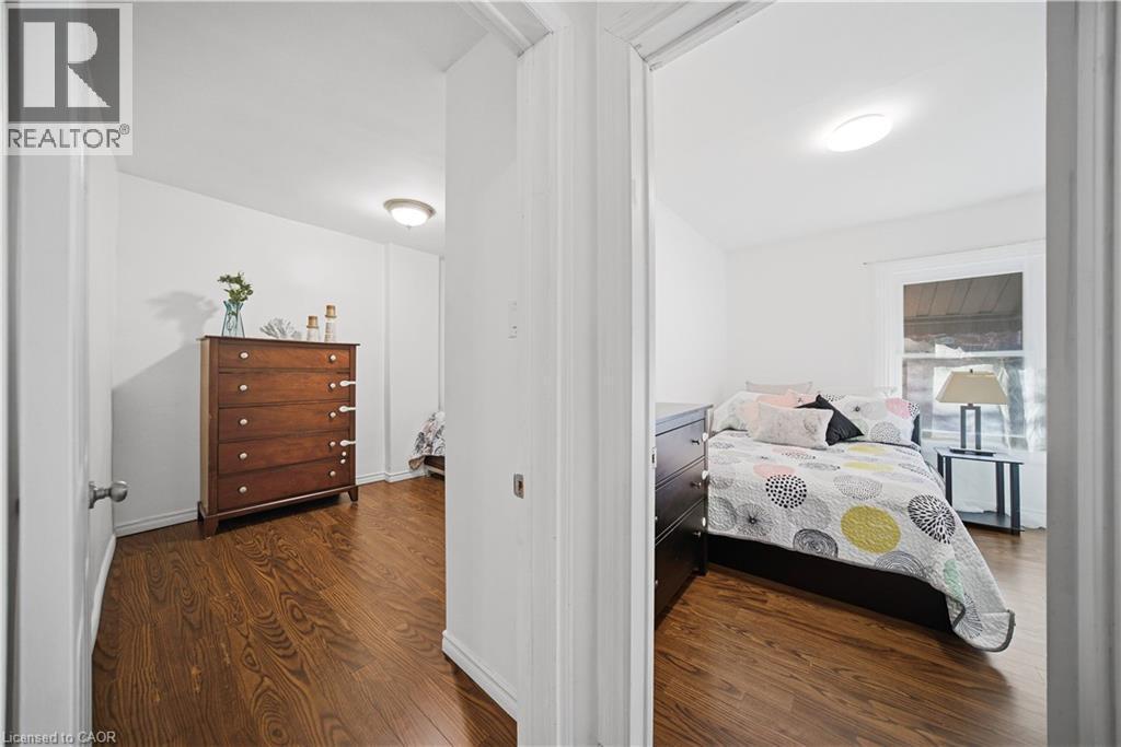 107 Queen Street S, Hamilton, ON - Indoor Photo Showing Bedroom