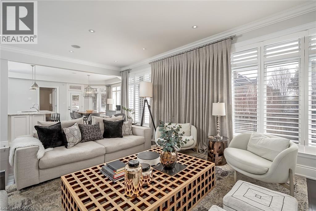 234 Brookfield Avenue, Burlington, ON - Indoor Photo Showing Living Room