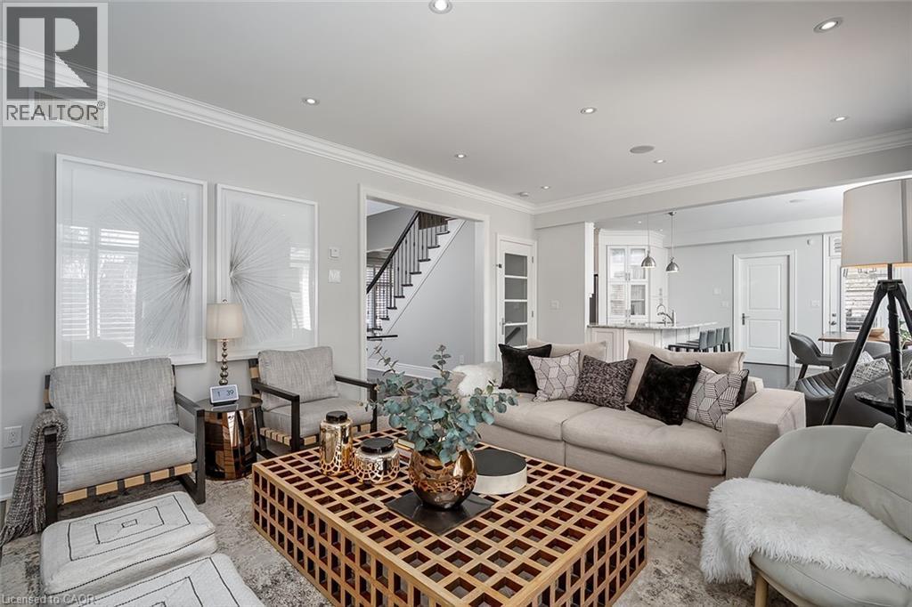 234 Brookfield Avenue, Burlington, ON - Indoor Photo Showing Living Room