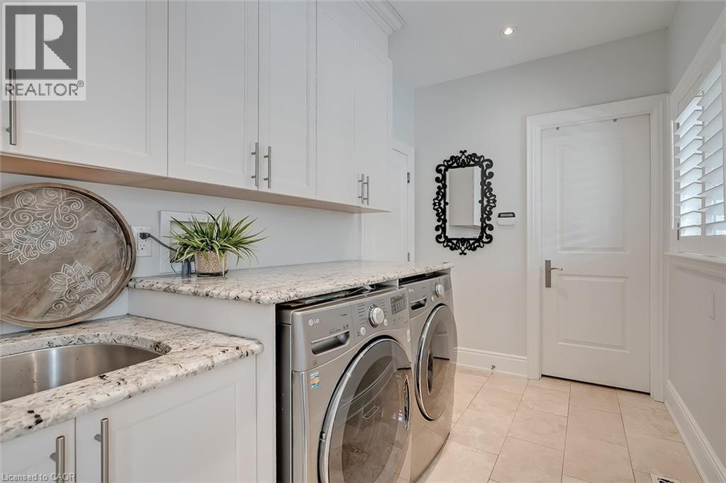 234 Brookfield Avenue, Burlington, ON - Indoor Photo Showing Laundry Room