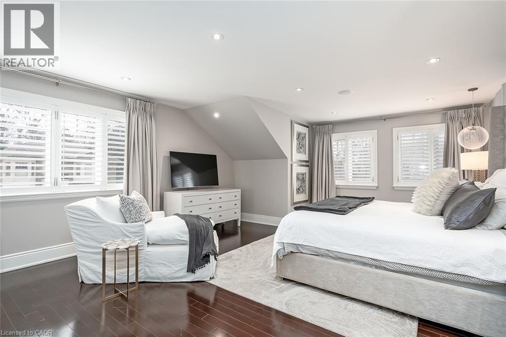 234 Brookfield Avenue, Burlington, ON - Indoor Photo Showing Bedroom