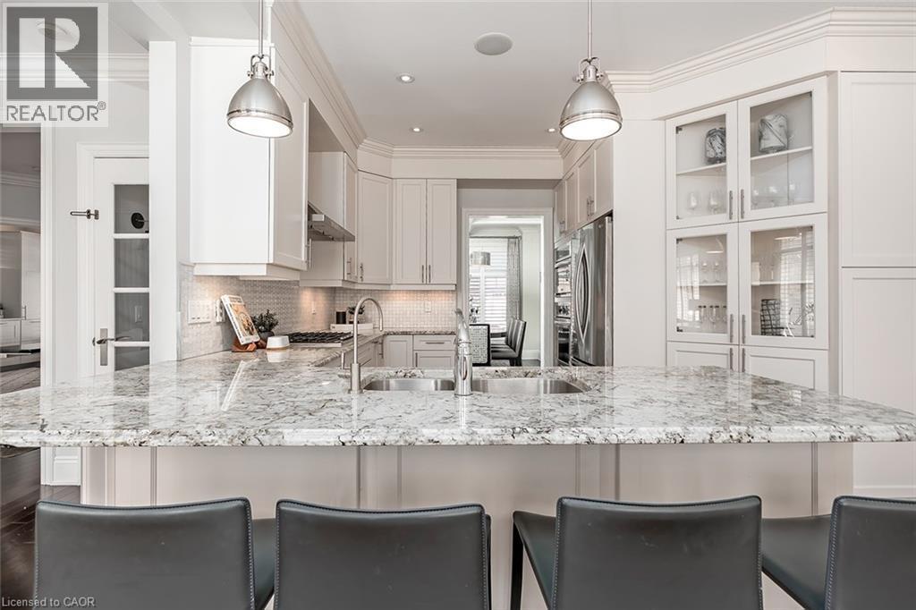 234 Brookfield Avenue, Burlington, ON - Indoor Photo Showing Kitchen With Upgraded Kitchen