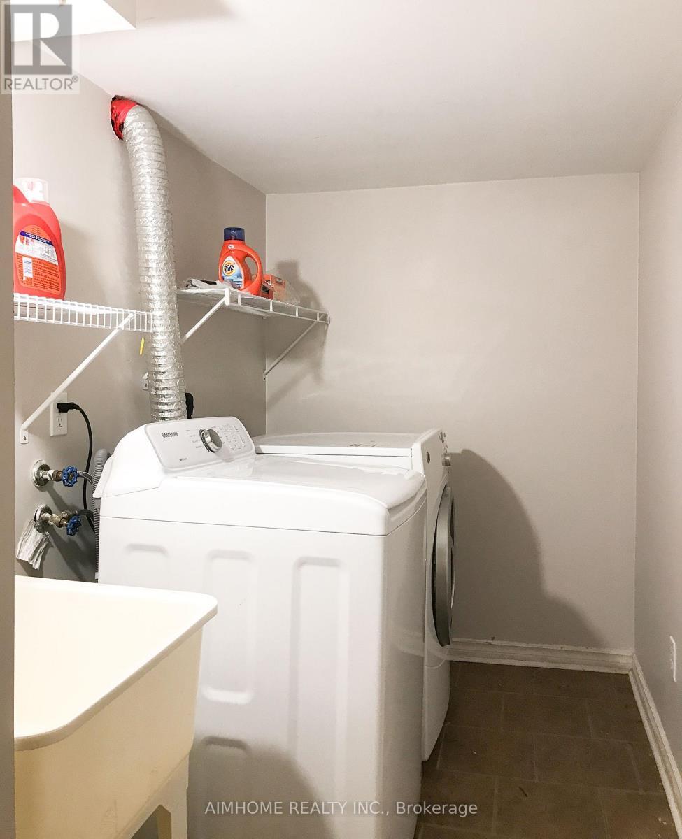 4439 Centretown Way, Mississauga, ON - Indoor Photo Showing Laundry Room