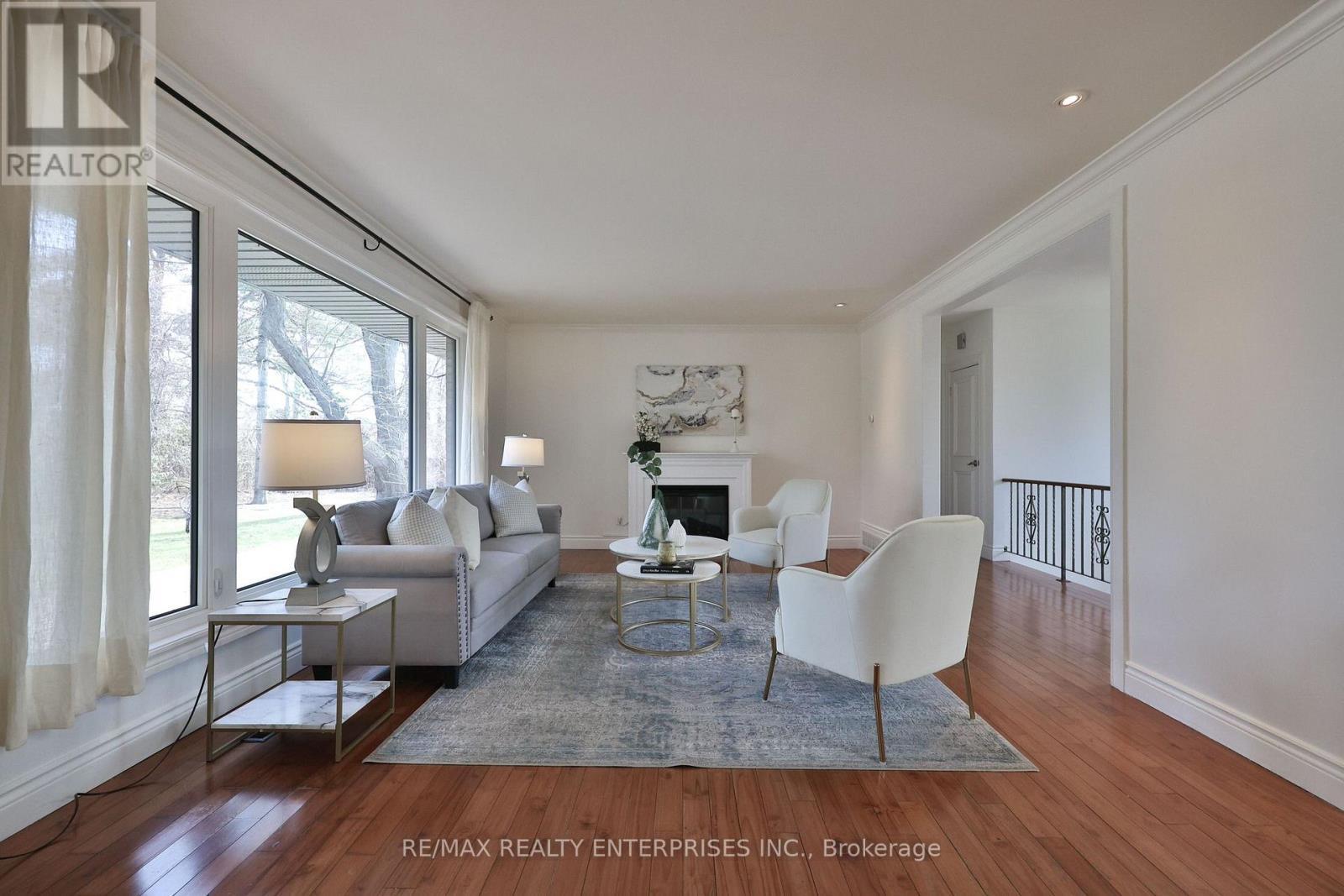 1439 Larchview Trail, Mississauga, ON - Indoor Photo Showing Living Room With Fireplace
