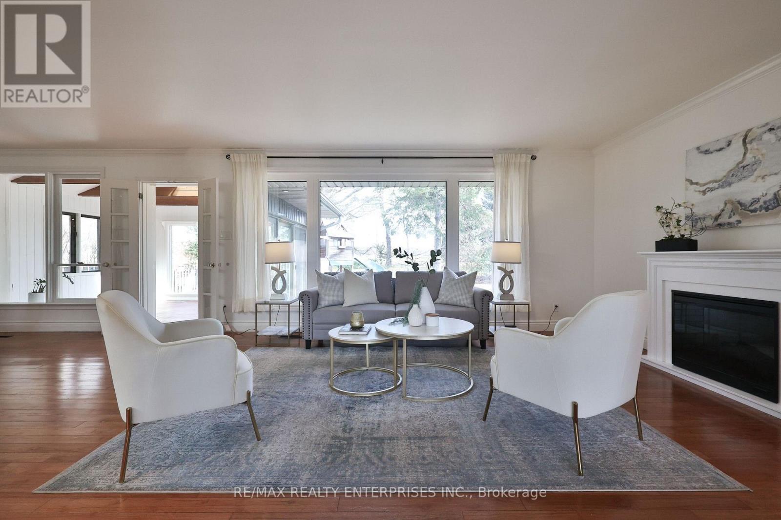 1439 Larchview Trail, Mississauga, ON - Indoor Photo Showing Living Room With Fireplace