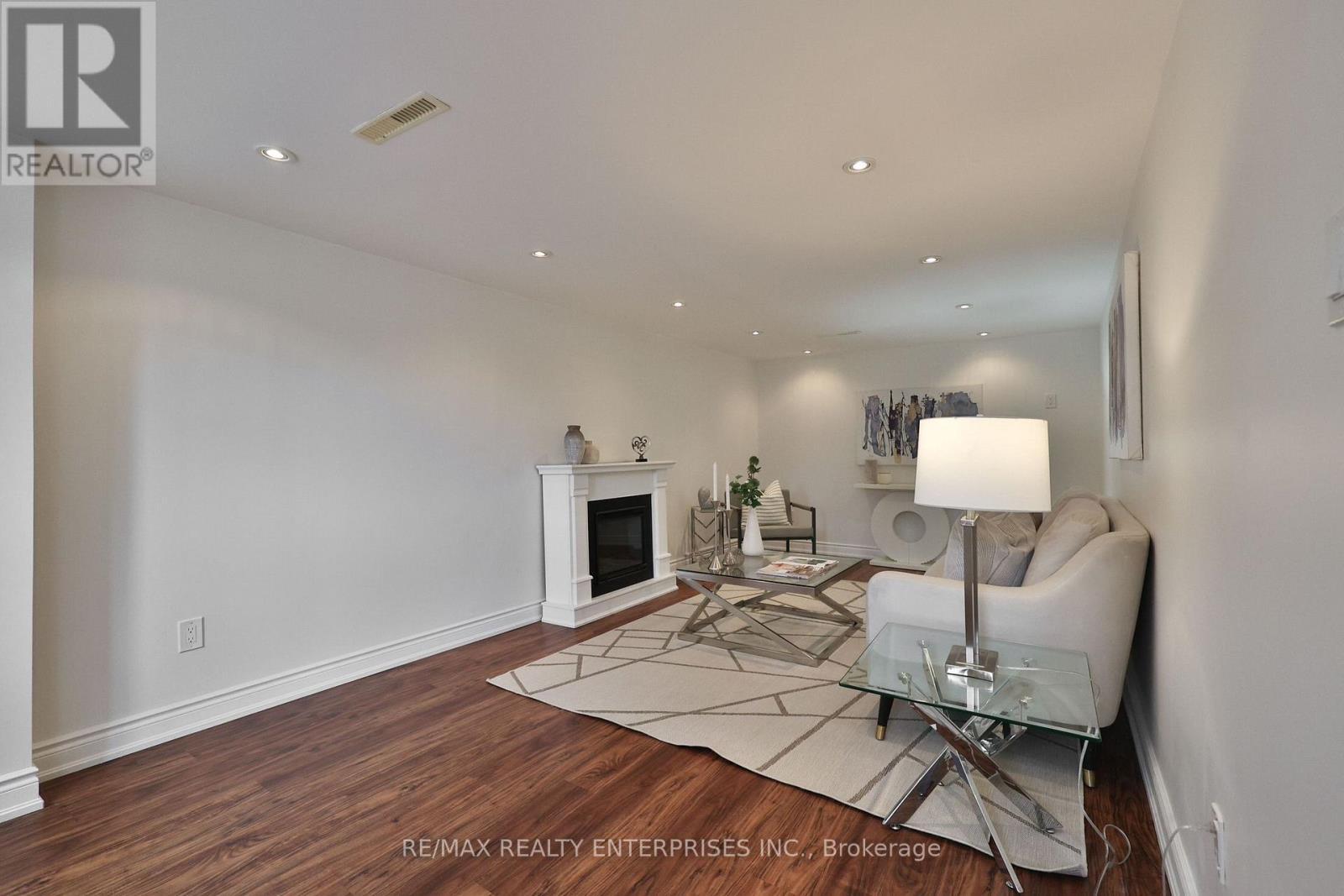 1439 Larchview Trail, Mississauga, ON - Indoor With Fireplace