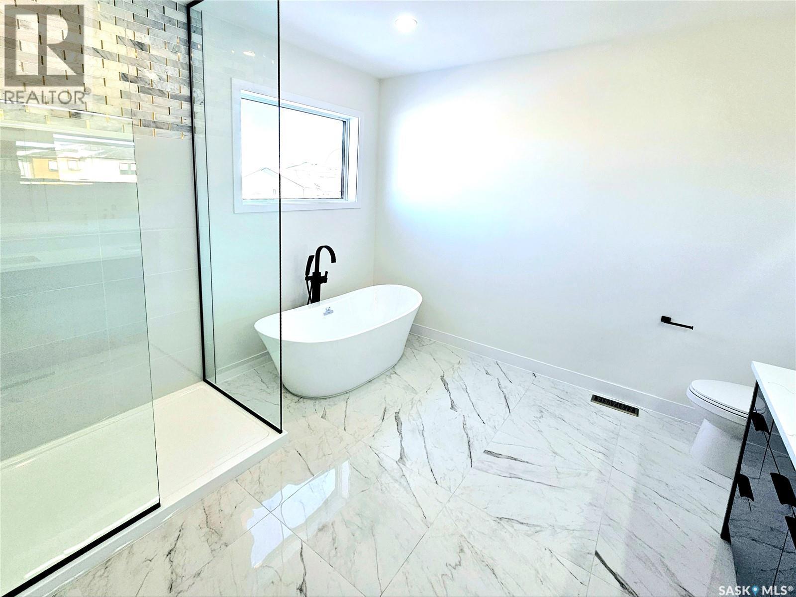 310 Flynn Manor, Saskatoon, SK - Indoor Photo Showing Bathroom