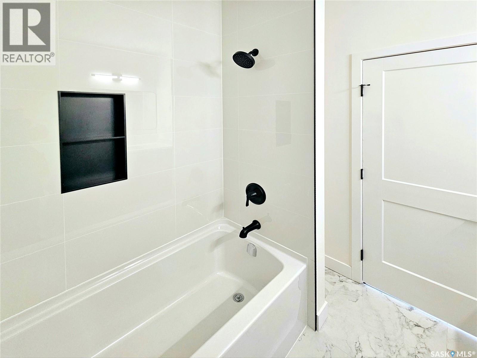 310 Flynn Manor, Saskatoon, SK - Indoor Photo Showing Bathroom