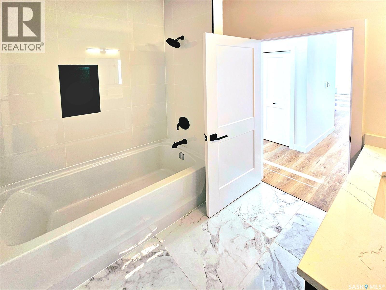 310 Flynn Manor, Saskatoon, SK - Indoor Photo Showing Bathroom