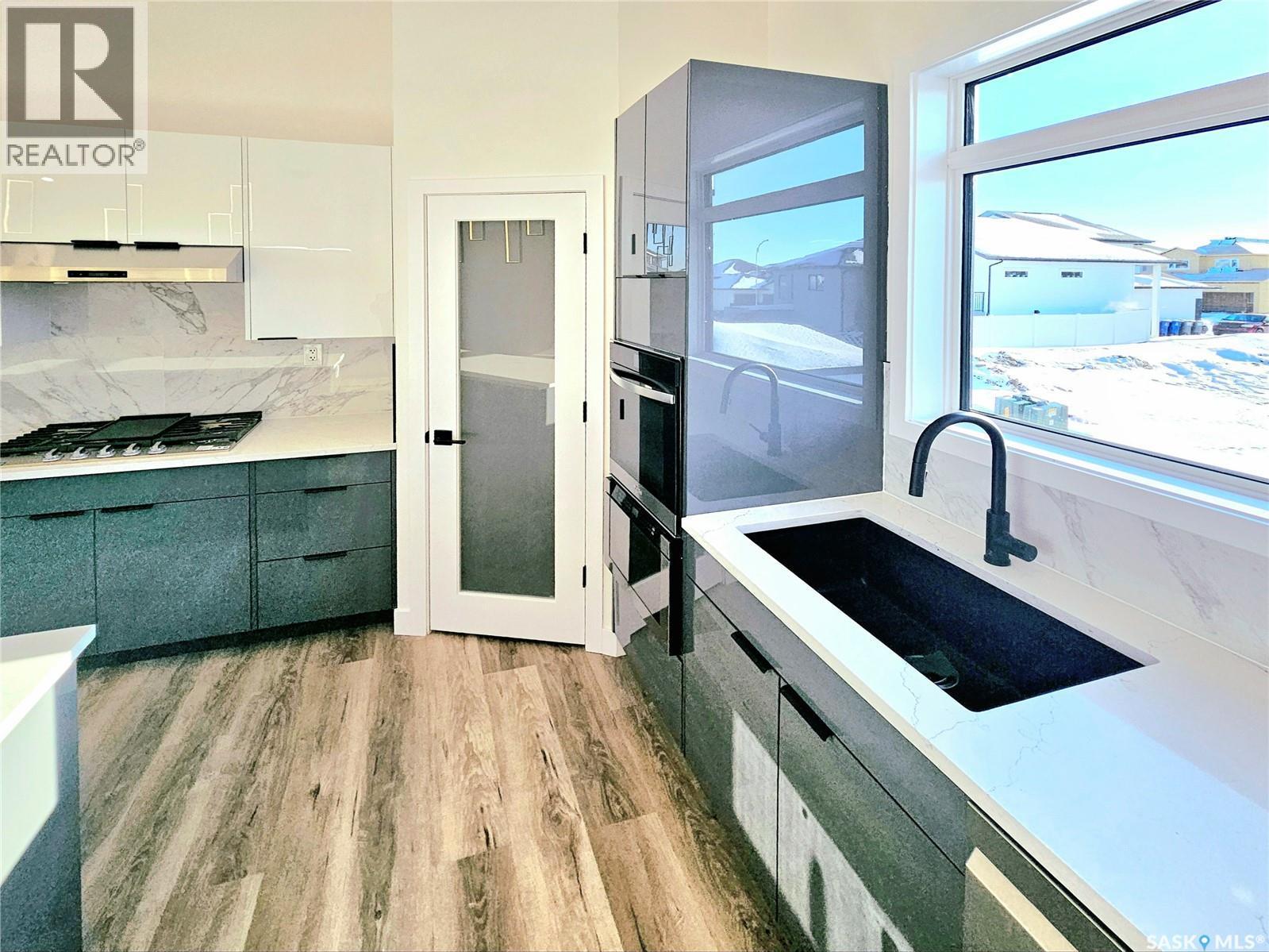 310 Flynn Manor, Saskatoon, SK - Indoor Photo Showing Kitchen