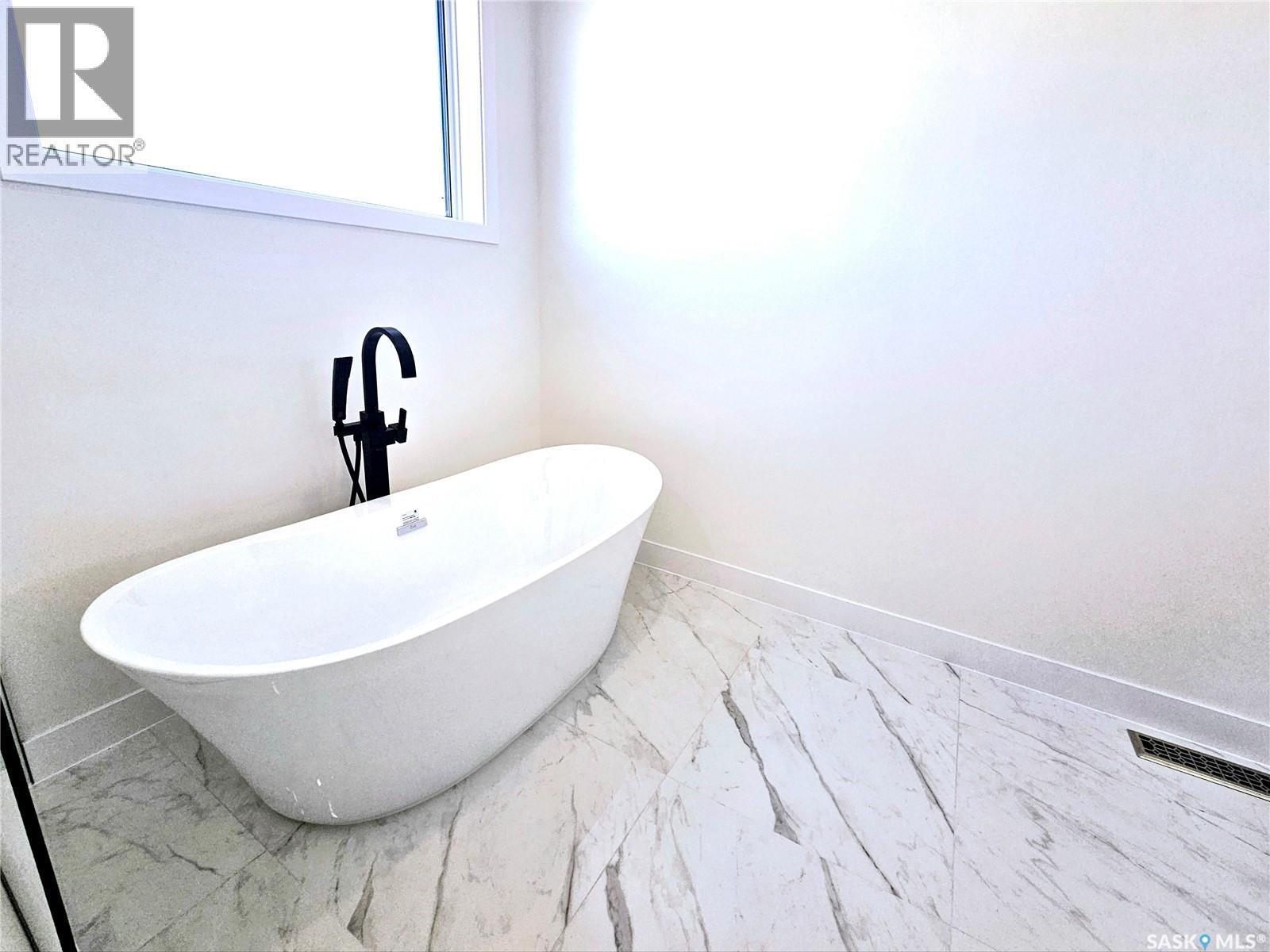 310 Flynn Manor, Saskatoon, SK - Indoor Photo Showing Bathroom