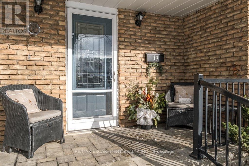 19 Chateau Court, Hamilton, ON - Outdoor With Deck Patio Veranda With Exterior
