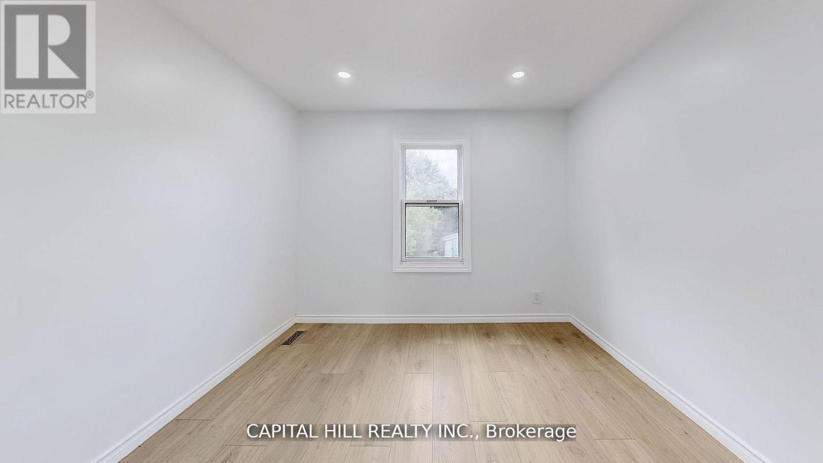 160 Picton Street E, Hamilton, ON - Indoor Photo Showing Other Room