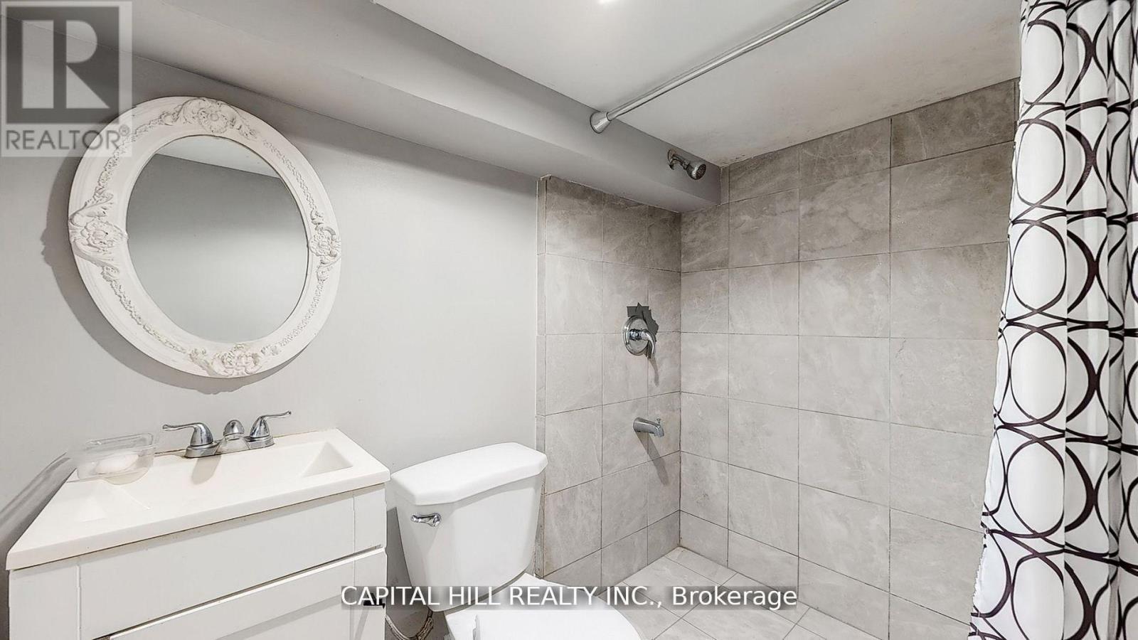 160 Picton Street E, Hamilton, ON - Indoor Photo Showing Bathroom