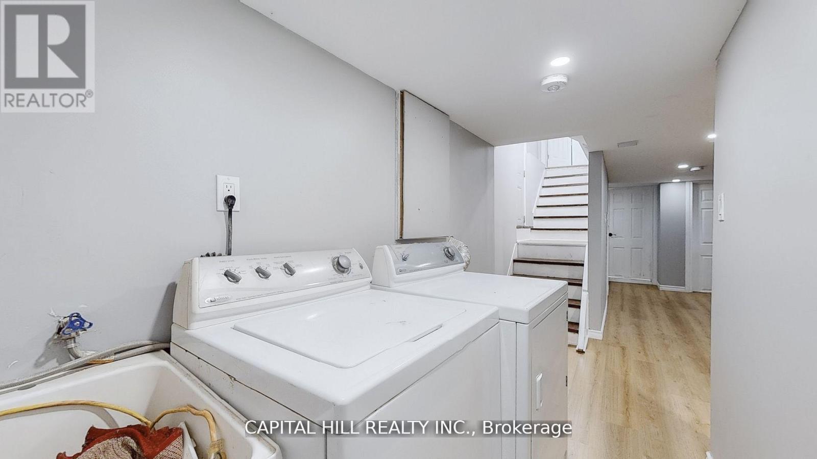 160 Picton Street E, Hamilton, ON - Indoor Photo Showing Laundry Room