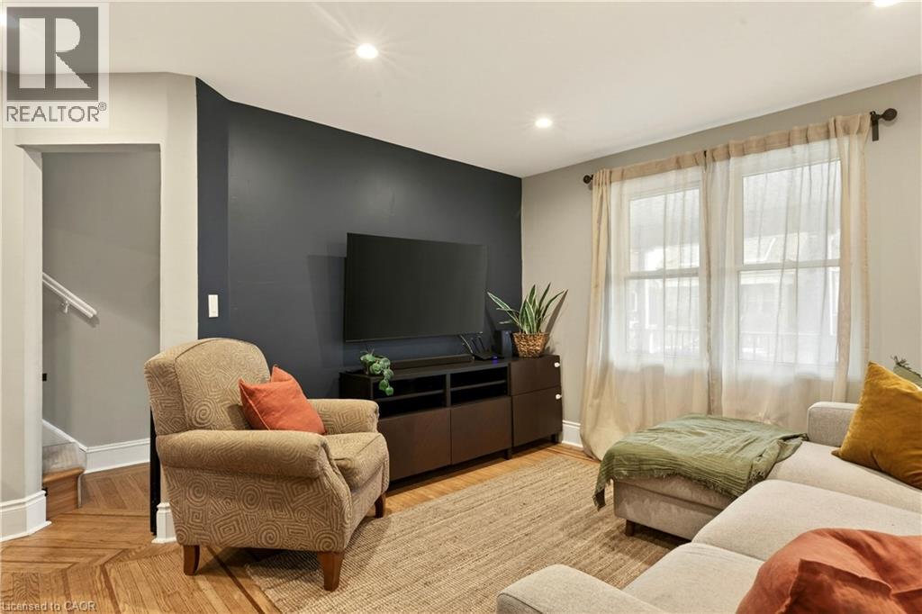 74 Belmont Avenue, Hamilton, ON - Indoor Photo Showing Other Room