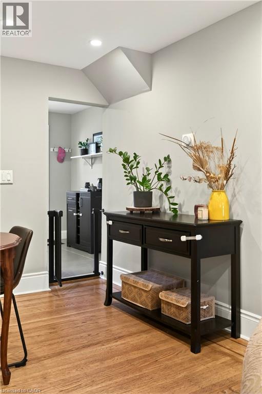 74 Belmont Avenue, Hamilton, ON - Indoor Photo Showing Other Room