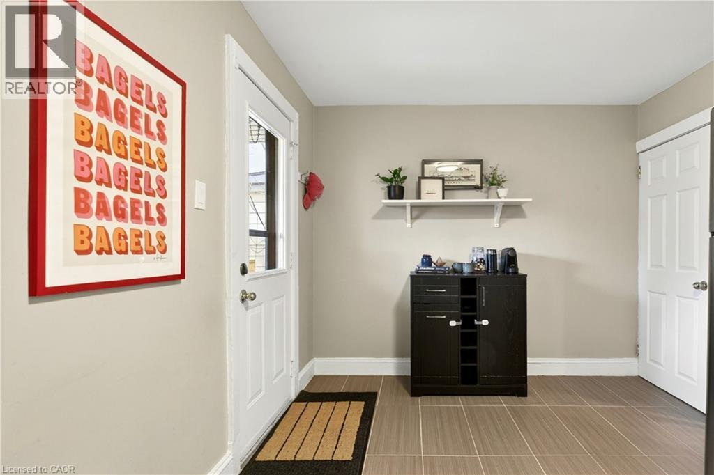 74 Belmont Avenue, Hamilton, ON - Indoor Photo Showing Other Room