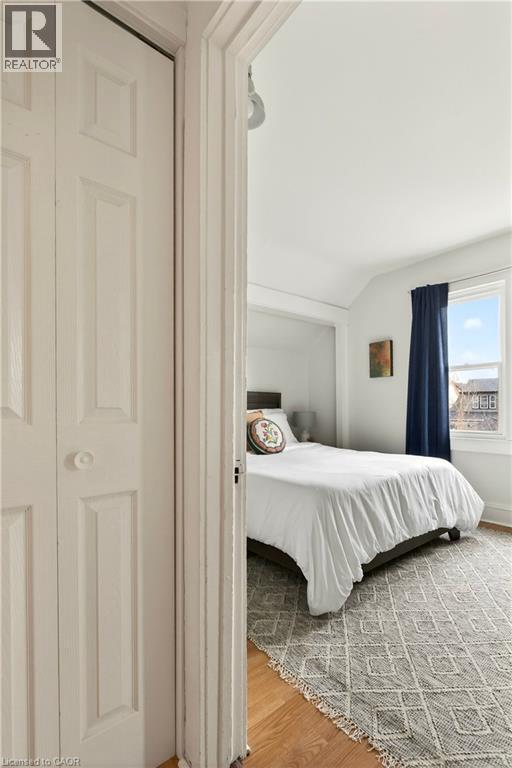 74 Belmont Avenue, Hamilton, ON - Indoor Photo Showing Bedroom