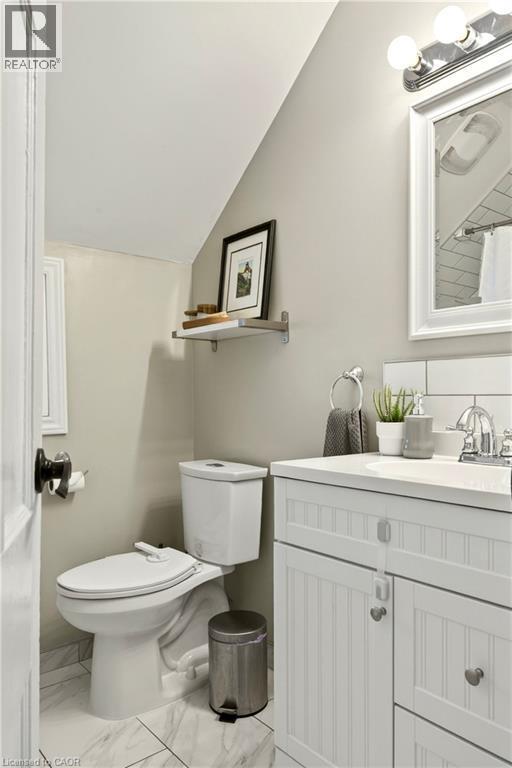 74 Belmont Avenue, Hamilton, ON - Indoor Photo Showing Bathroom