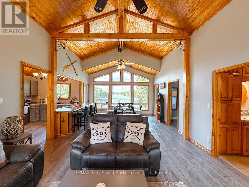 127 Burnetts Road, Mckellar, ON - Indoor Photo Showing Living Room